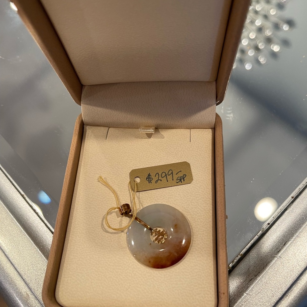 Necklace pendant jade